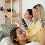 To enheter viser ulike TV-programmer via CinelodiTV – 6-måneds Multi IPTV-abonnement for dobbelt strømming.