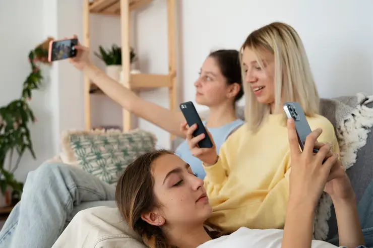 To enheter viser ulike TV-programmer via CinelodiTV – 6-måneds Multi IPTV-abonnement for dobbelt strømming.